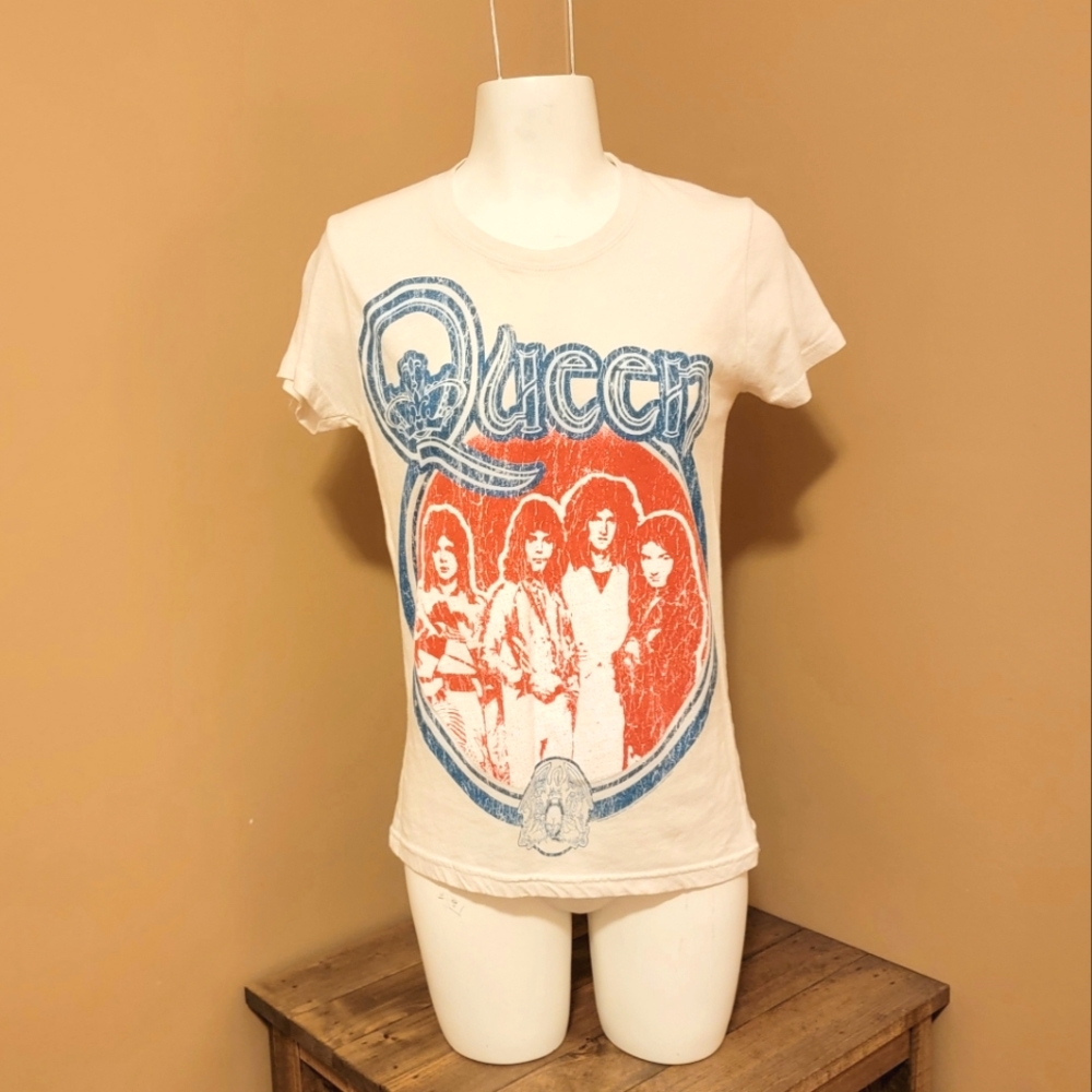 Queen Tee